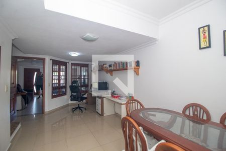 Sala/Escritorio de casa à venda com 4 quartos, 192m² em Guarujá, Porto Alegre