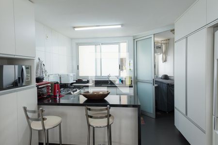 Cozinha de apartamento à venda com 2 quartos, 104m² em Vila da Serra, Nova Lima