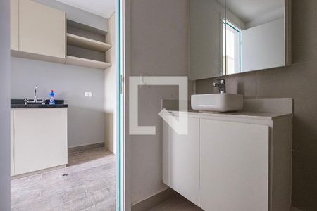Banheiro de kitnet/studio para alugar com 1 quarto, 25m² em Pinheiros, São Paulo