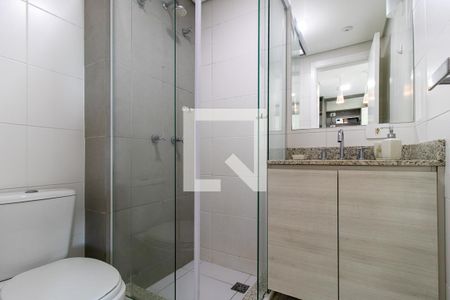 Banheiro de kitnet/studio para alugar com 1 quarto, 30m² em Centro, Curitiba