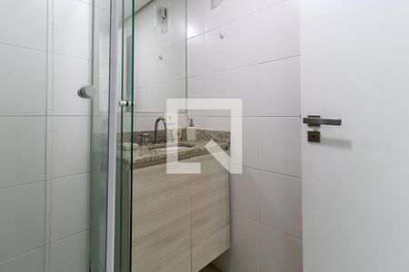 Banheiro de kitnet/studio para alugar com 1 quarto, 30m² em Centro, Curitiba