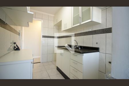 Cozinha de apartamento para alugar com 3 quartos, 64m² em Vila Ivone, São Paulo