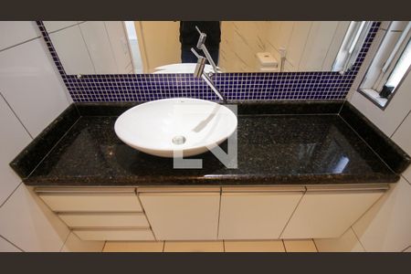 Banheiro de apartamento para alugar com 3 quartos, 64m² em Vila Ivone, São Paulo