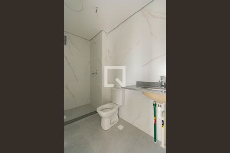 Banheiro de apartamento à venda com 2 quartos, 57m² em Fátima, Canoas