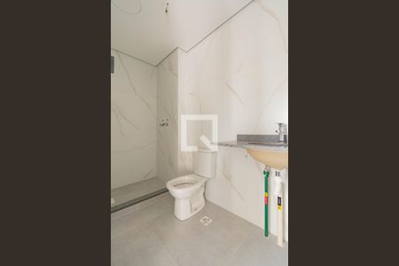 Banheiro de apartamento à venda com 2 quartos, 61m² em Fátima, Canoas
