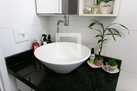 Banheiro de apartamento à venda com 2 quartos, 49m² em Vila Carrão, São Paulo