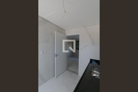 Cozinha de apartamento à venda com 3 quartos, 65m² em Itapoã, Belo Horizonte