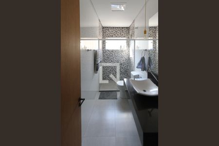 Banheiro Social de casa à venda com 3 quartos, 350m² em Vila California, São Paulo