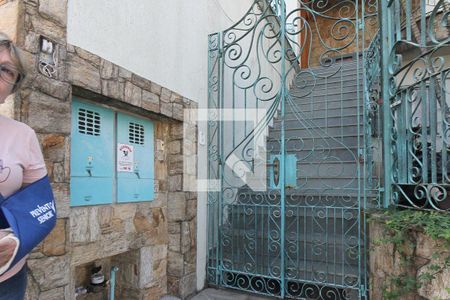 Fachada de casa à venda com 3 quartos, 350m² em Vila California, São Paulo