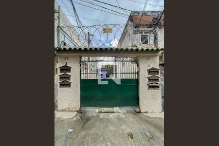 Fachada e placa de casa para alugar com 2 quartos, 80m² em Vila Isabel, Rio de Janeiro