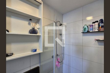 Banheiro de apartamento para alugar com 2 quartos, 50m² em Vargem Pequena, Rio de Janeiro