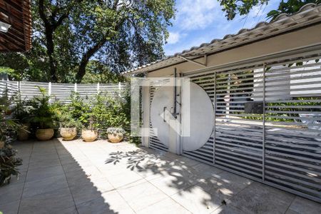 Quintal de casa para alugar com 3 quartos, 300m² em Água Branca, São Paulo