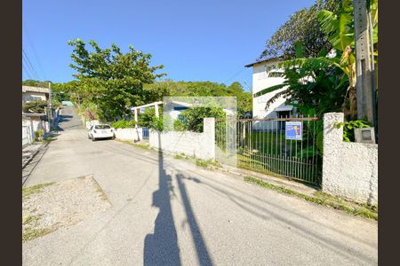 Vista da Rua de casa para alugar com 1 quarto, 50m² em Ponta das Canas, Florianópolis