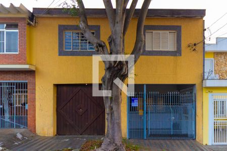 Fachada de casa à venda com 5 quartos, 210m² em Vila Lucia, São Paulo