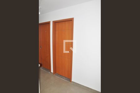 Hall de entrada de apartamento à venda com 2 quartos, 38m² em Vila Pereira Cerca, São Paulo