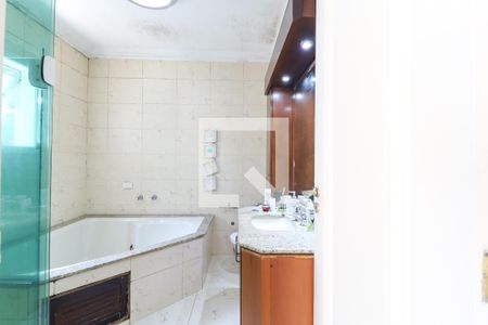 Banheiro da suíte 1 de casa para alugar com 4 quartos, 520m² em Vila Albertina, São Paulo
