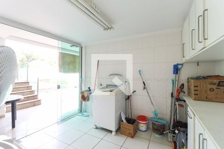 Área de serviço de casa para alugar com 4 quartos, 520m² em Vila Albertina, São Paulo