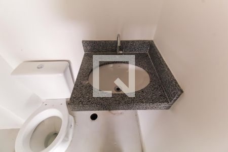 Banheiro de kitnet/studio para alugar com 1 quarto, 24m² em Belenzinho, São Paulo