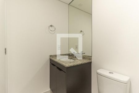 Banheiro de kitnet/studio para alugar com 1 quarto, 24m² em Santa Ifigênia, São Paulo