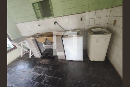 Área de Serviço de casa à venda com 7 quartos, 360m² em Olinda, Contagem