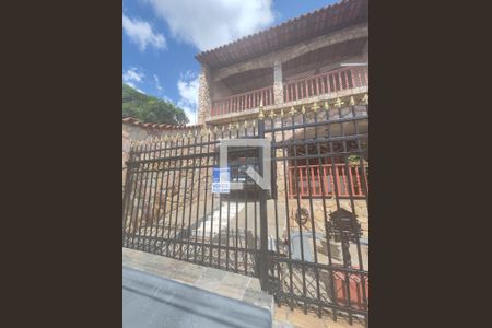 Fachada de casa à venda com 7 quartos, 360m² em Olinda, Contagem
