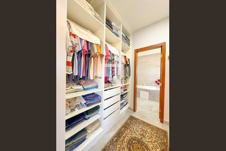 Closet da suíte 1 de casa para alugar com 3 quartos, 270m² em São João do Rio Vermelho, Florianópolis