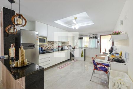 Casa à venda com 3 quartos, 250m² em Itaipu, Niterói