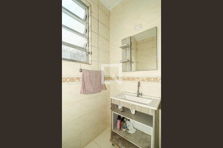 Banheiro de apartamento à venda com 2 quartos, 69m² em Navegantes, Porto Alegre