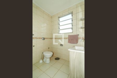 Banheiro de apartamento à venda com 2 quartos, 69m² em Navegantes, Porto Alegre