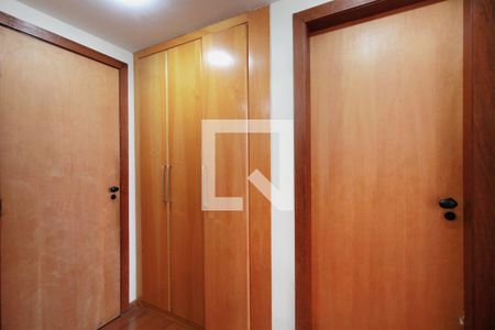 Corredor de apartamento à venda com 3 quartos, 99m² em Buritis, Belo Horizonte