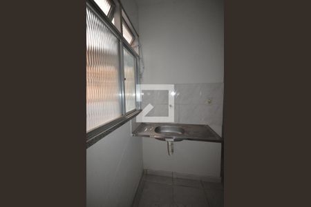 Cozinha de kitnet/studio para alugar com 1 quarto, 15m² em Bento Ribeiro, Rio de Janeiro