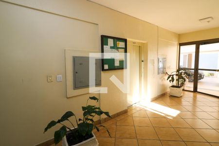 Hall de entrada de apartamento à venda com 3 quartos, 89m² em Nonoai, Porto Alegre