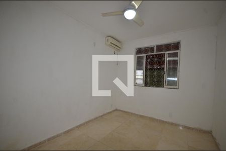 Quarto 1 de casa para alugar com 2 quartos, 70m² em Marechal Hermes, Rio de Janeiro