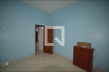 Quarto 2 de casa para alugar com 2 quartos, 70m² em Marechal Hermes, Rio de Janeiro