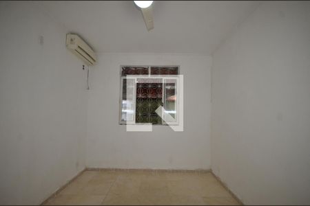Quarto 1 de casa para alugar com 2 quartos, 70m² em Marechal Hermes, Rio de Janeiro