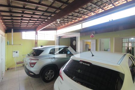 Garagem de casa à venda com 3 quartos, 180m² em Santa Monica, Belo Horizonte