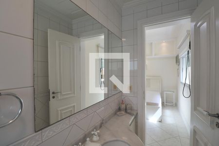 Banheiro Suíte 2 de apartamento para alugar com 4 quartos, 183m² em Balneario Guarujá, Guarujá