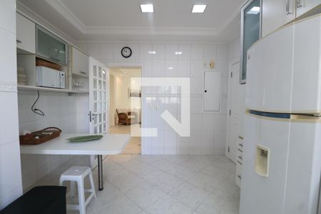 Cozinha de apartamento para alugar com 4 quartos, 183m² em Balneario Guarujá, Guarujá
