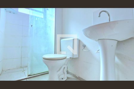Banheiro social de apartamento à venda com 2 quartos, 42m² em Jardim Imperial, Lagoa Santa