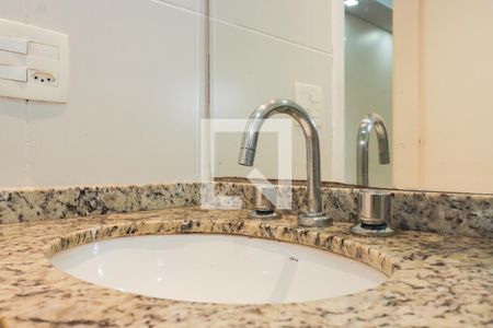Banheiro de apartamento para alugar com 1 quarto, 58m² em Jardim Henriqueta, Taboão da Serra