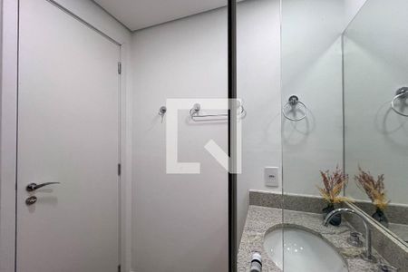 Banheiro de kitnet/studio para alugar com 1 quarto, 24m² em Liberdade, São Paulo