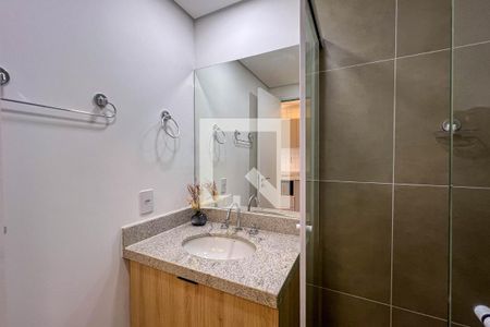 Banheiro de kitnet/studio para alugar com 1 quarto, 24m² em Liberdade, São Paulo
