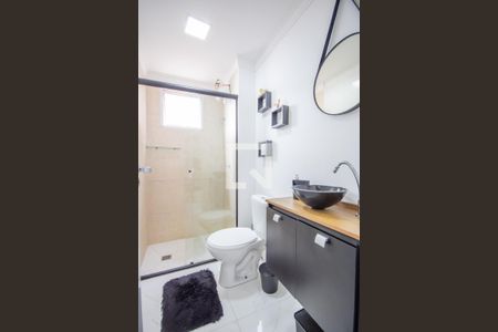 Banheiro de apartamento para alugar com 2 quartos, 38m² em Santa Maria, Osasco