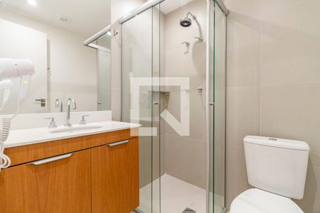 Banheiro de kitnet/studio para alugar com 1 quarto, 28m² em Pinheiros, São Paulo