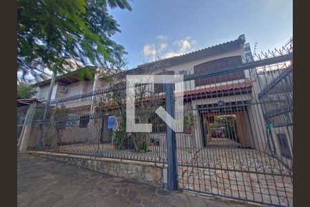 Fachada de casa à venda com 5 quartos, 320m² em Jardim Europa, Porto Alegre