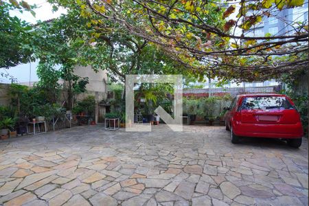 Quintal - Fundos de casa à venda com 5 quartos, 320m² em Jardim Europa, Porto Alegre