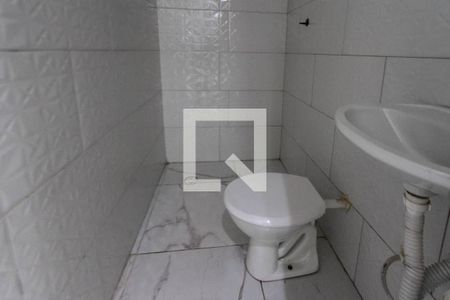 Banheiro de kitnet/studio para alugar com 1 quarto, 15m² em Vila Santa Clara, São Paulo