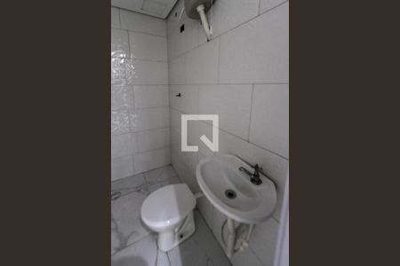 Banheiro de kitnet/studio para alugar com 1 quarto, 15m² em Vila Santa Clara, São Paulo