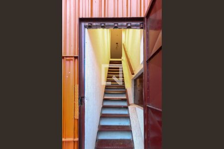Escada de kitnet/studio para alugar com 1 quarto, 15m² em Vila Santa Clara, São Paulo