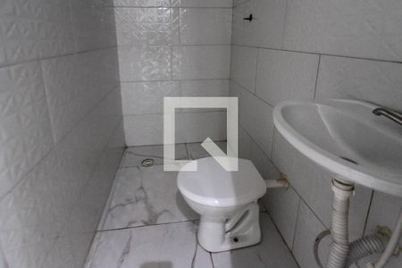 Banheiro de kitnet/studio para alugar com 1 quarto, 15m² em Vila Santa Clara, São Paulo